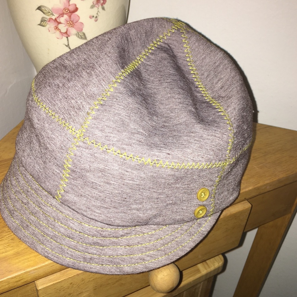 Pistil cap, lavender/gray. short brim.